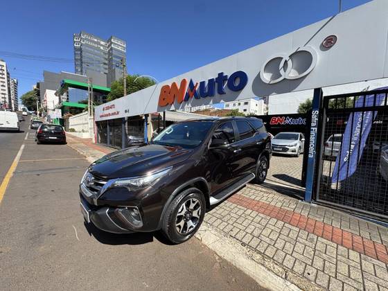 TOYOTA HILUX SW4 2.8 SRX 4X4 16V TURBO INTERCOOLER DIESEL 4P AUTOMÁTICO TOYOTA HILUX SW4 2.8 SRX 4X4 16V TURBO INTERCOOLER DIESEL 4P AUTOMÁTICO